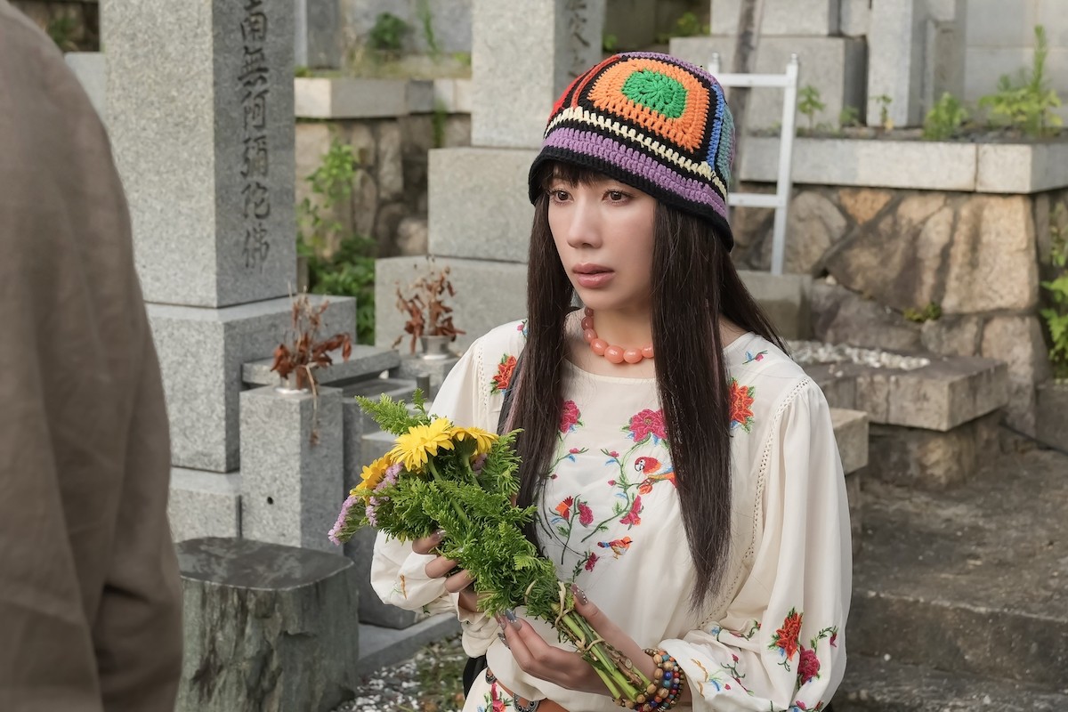 『おむすび』“歩”仲里依紗、カラオケ女優からの華麗な転身にネット爆笑「パワーアップ」「話し方がルー大柴」