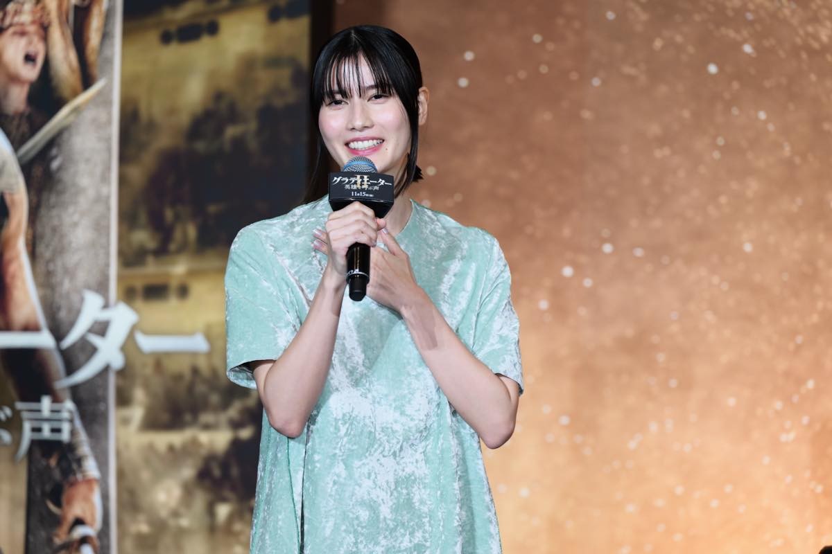 橋本愛、デンゼル・ワシントンに抱き寄せられ「ヤバい！　ダメダメ！」