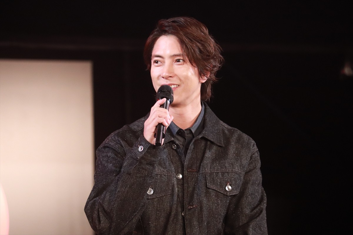 山下智久、国際エミー賞のトロフィーにビックリ！　『神の雫』が受賞＜東京コミコン2024＞