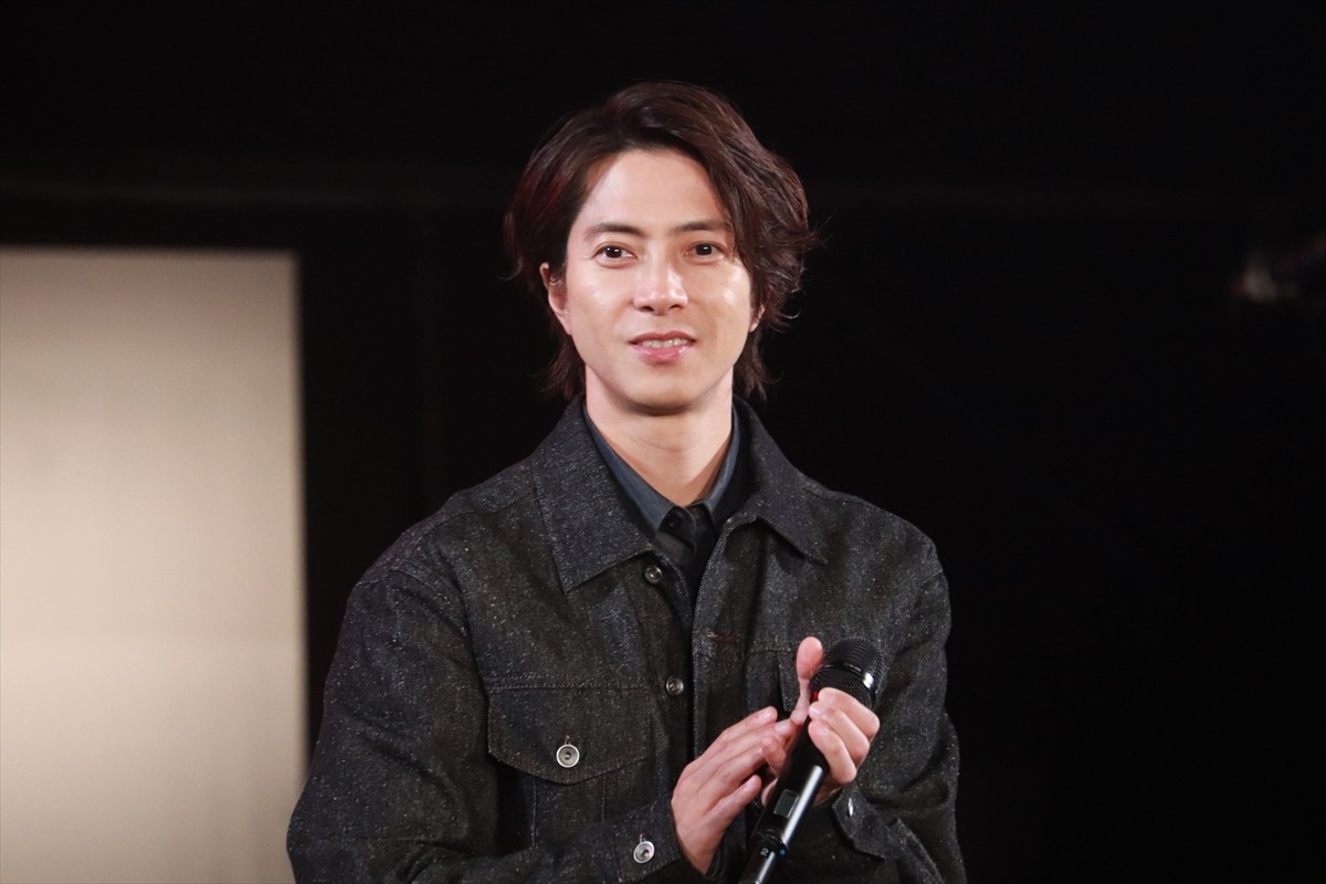 山下智久、国際エミー賞のトロフィーにビックリ！　『神の雫』が受賞＜東京コミコン2024＞