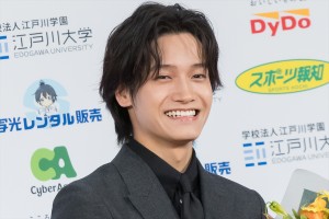 佐野晶哉、「第49回報知映画賞」表彰式に登場