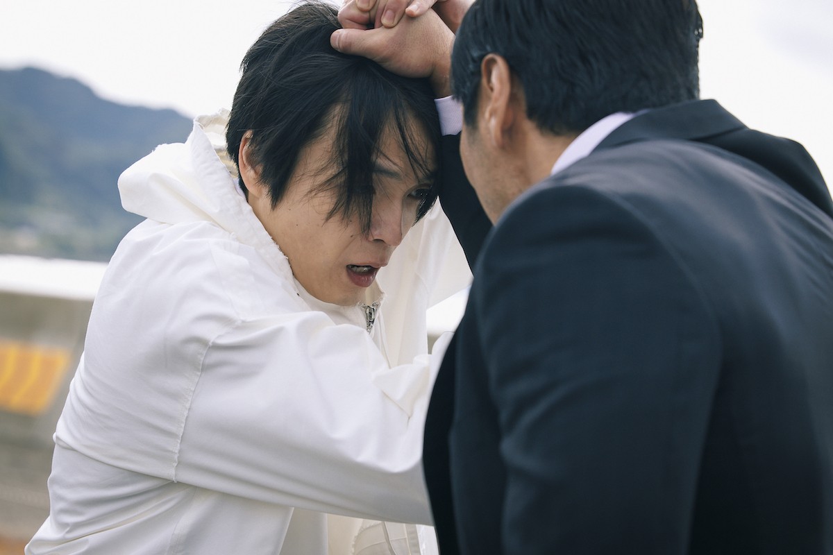 『ライオンの隠れ家』“祥吾”向井理、“愛生”尾野真千子に土下座もまさかの事態　ネット衝撃「完全に犯罪」