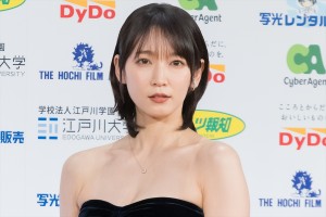 吉岡里帆、「第49回報知映画賞」表彰式に登場