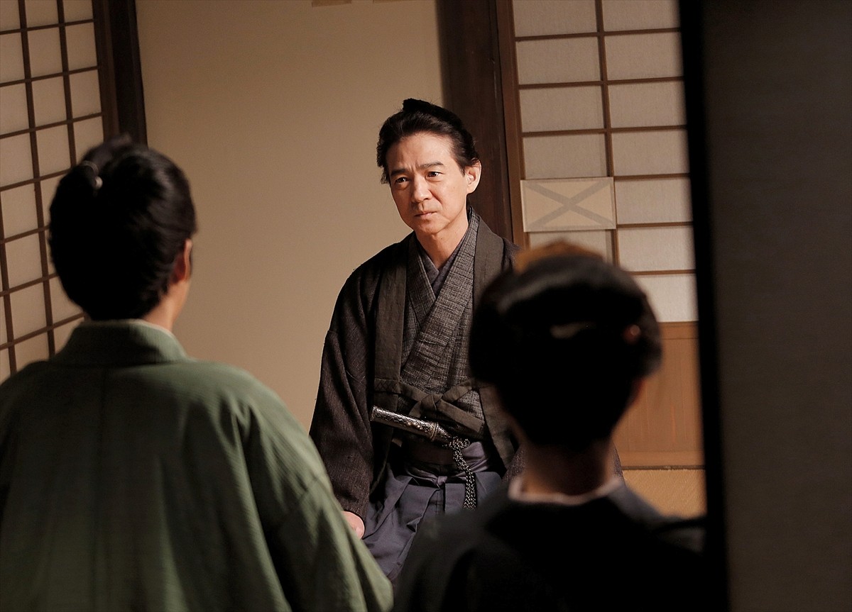 坂東龍汰、三浦貴大、吉岡秀隆がさすがの存在感！　松坂桃李主演『雪の花』場面写真解禁