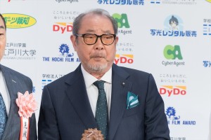 平泉成、「第49回報知映画賞」表彰式に登場