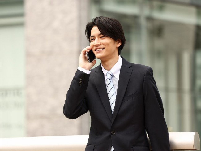ドラマ『まどか26歳、研修医やってます!』に出演する渡邊圭祐