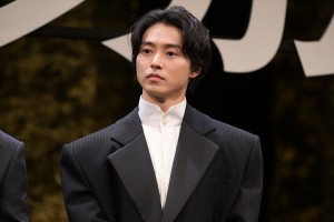 山崎賢人、映画『ゴールデンカムイ』完成披露舞台挨拶に登場