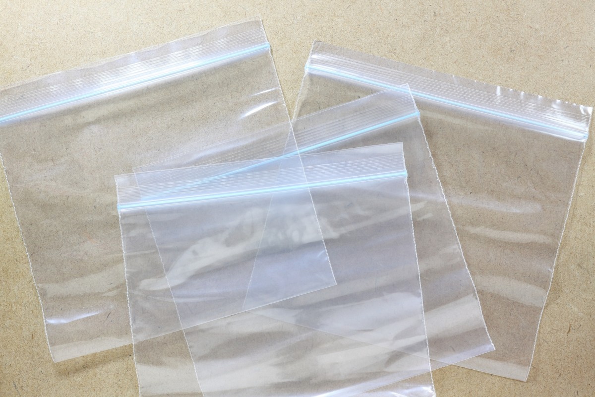 警視庁が“チャック付きビニール袋を重ねる裏ワザ”を伝授！「目からウロコ」「天才的」と反響