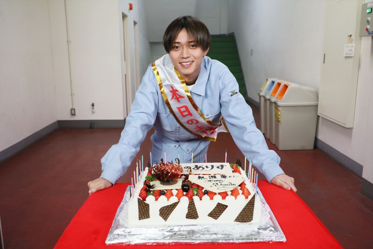 King ＆ Prince・永瀬廉が25歳に！　『厨房のありす』撮影現場で誕生日をお祝い