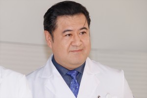 小手伸也、新水曜ドラマ『となりのナースエイド』制作発表会見に登場