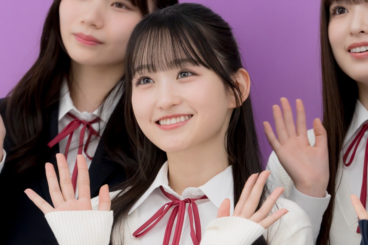乃木坂46・5期生、齋藤飛鳥に写真集をお渡し「見てくれたらうれしいな」　それぞれのチャームポイントも告白