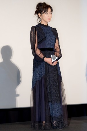 映画『マッチング』初日舞台あいさつに登壇した斉藤由貴