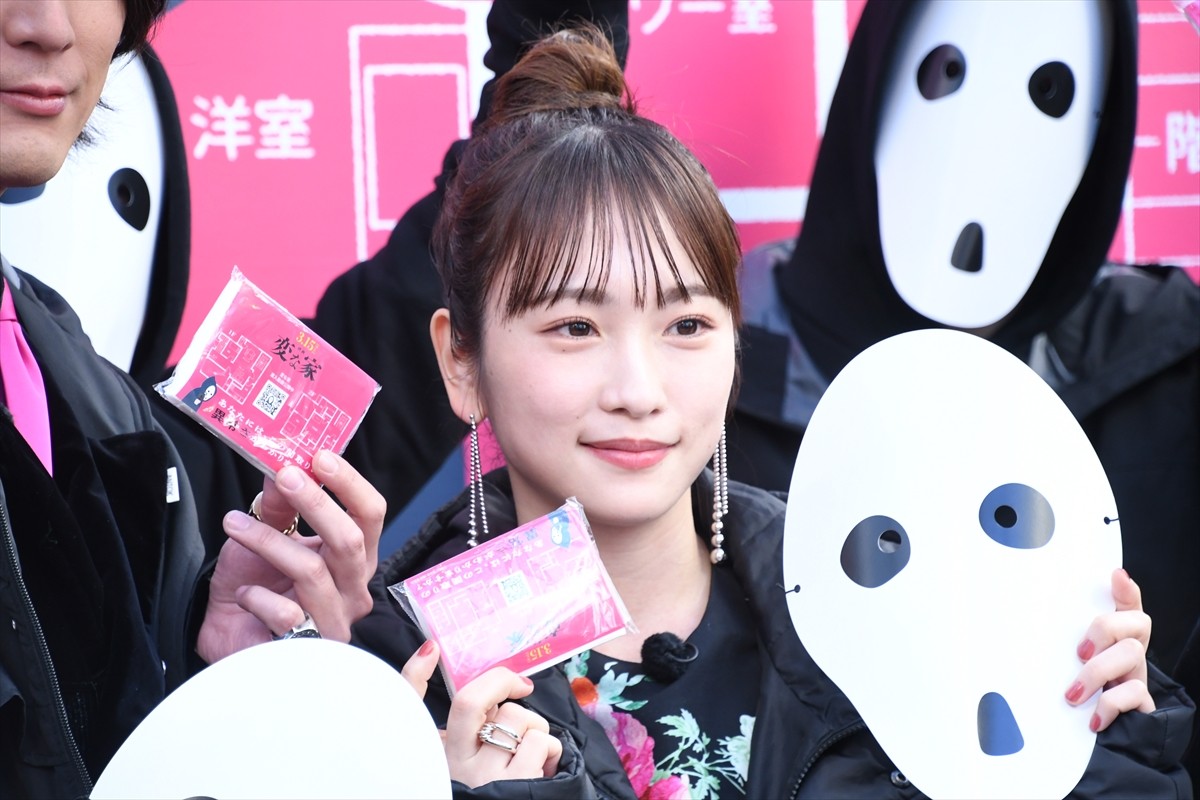 渋谷の街中に間宮祥太朗、佐藤二朗、川栄李奈がゲリラ登場で大歓声！