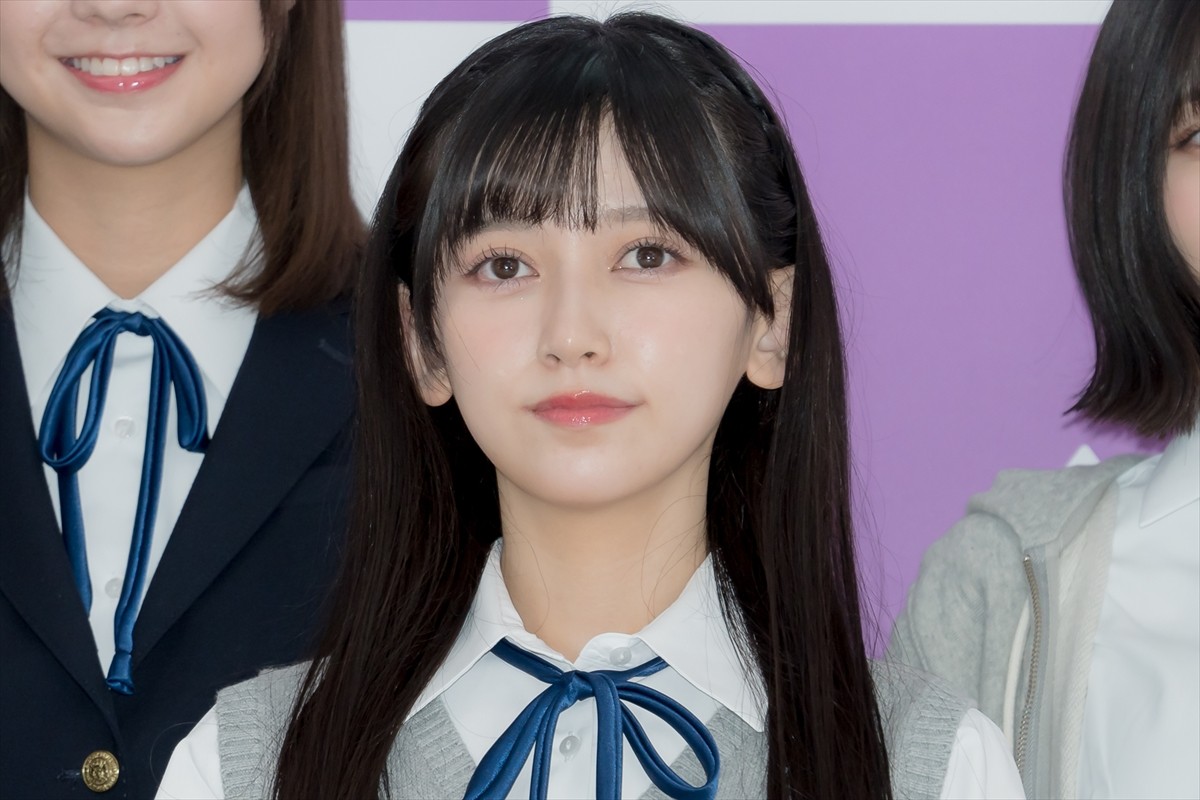 乃木坂46・5期生、齋藤飛鳥に写真集をお渡し「見てくれたらうれしいな」　それぞれのチャームポイントも告白