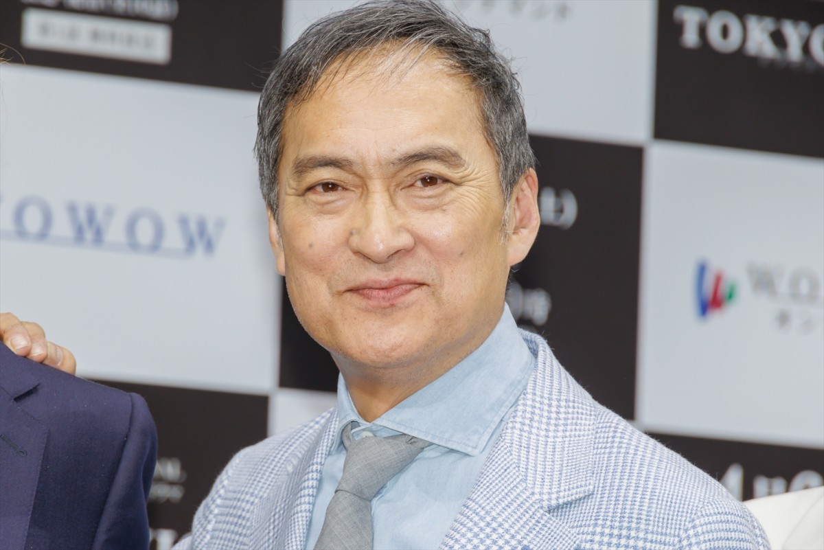 アンセル・エルゴート「東京は僕の第二の故郷」　30歳を祝うサプライズケーキに感激