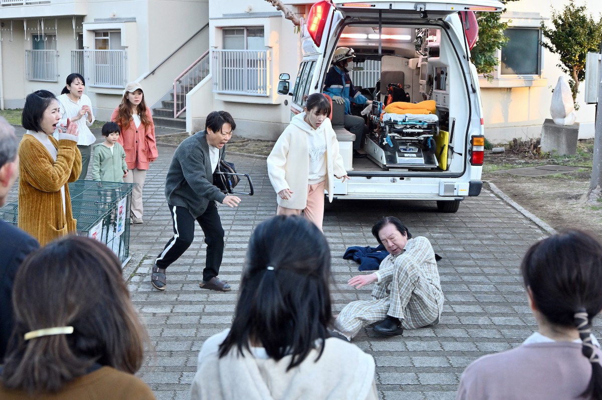 『不適切にも』古田新太のミュージカルシーンに爆笑と感激の声「腹よじれる」「さすが」