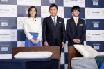 （左から）石川佳純、株式会社エアウィーヴ 代表取締役会長兼社長　高岡本州、内村航平