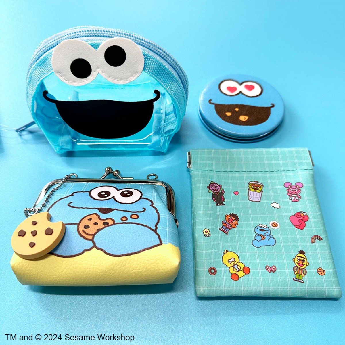『セサミストリート』の限定グッズ登場! エルモのアクキーなど「サンキューマート」で展開