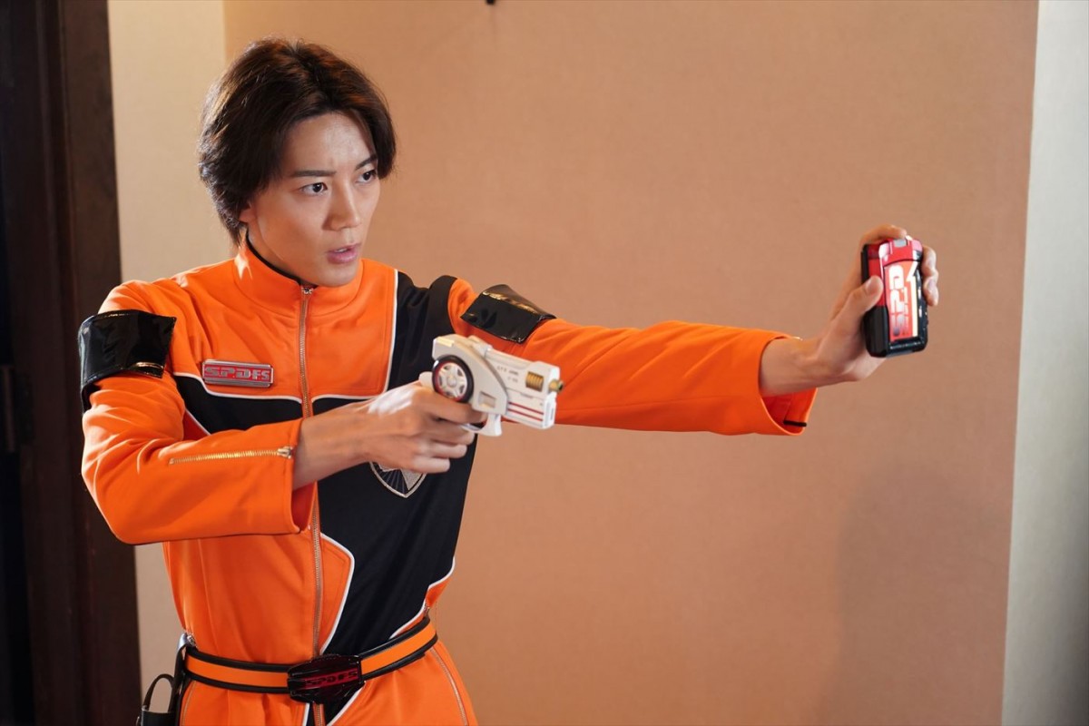 Vシネクスト『特捜戦隊デカレンジャー20th ファイヤボール・ブースター』より江戸川塁(7ORDER・長妻怜央)