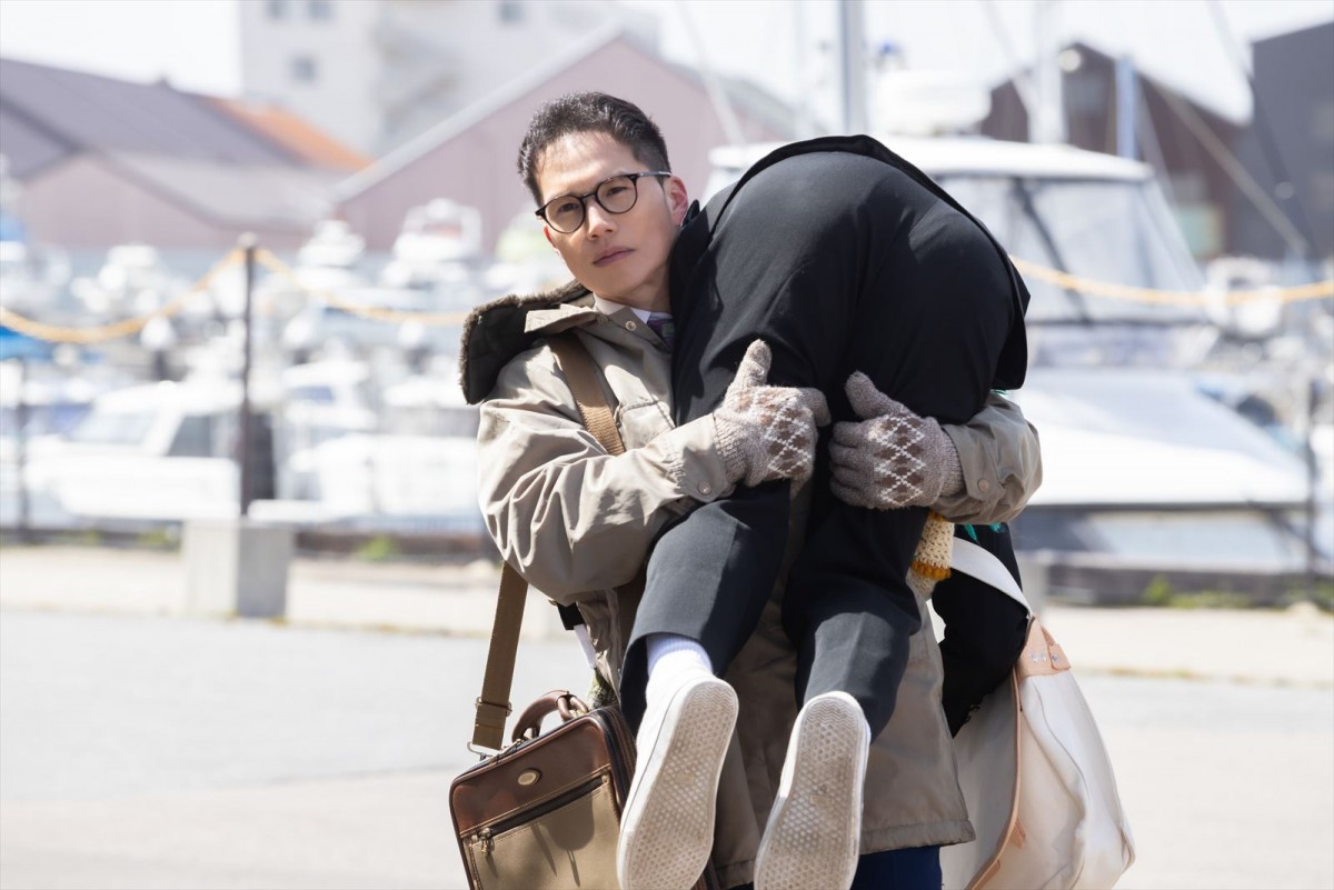 “甘利田”市原隼人はおいしい給食を守れるのか？　映画『おいしい給食 Road to イカメシ』予告＆新場面写真解禁