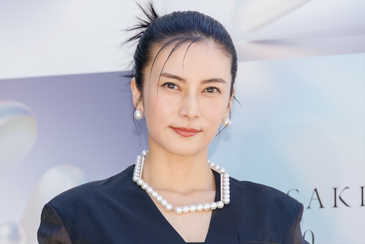 吉岡里帆、エレガントなドレス姿を披露　長期休暇の予定を報告「メキシコの方に行こうかなと」