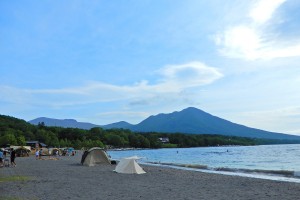 北海道“湖畔の絶景キャンプ場”がオープン！　温泉入浴券付きプランやオートサイトなど展開