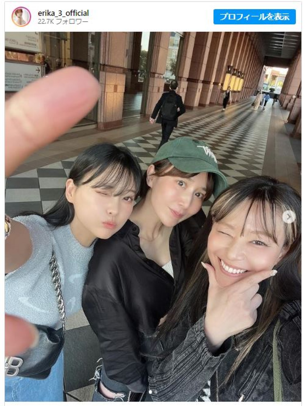 （左から）重盛さと美、山川恵里佳、礒部希帆　※「山川恵里佳」インスタグラム