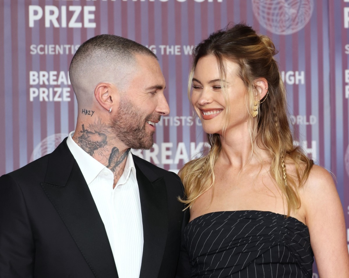 アダム・レヴィーン&ベハティ・プリンスルー、レッドカーペットをラブラブデートに昇華