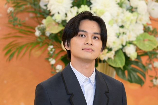 【本作紹介時のみ使用可】2025年度前期連続テレビ小説 『あんぱん』柳井嵩役 発表会見　20240426