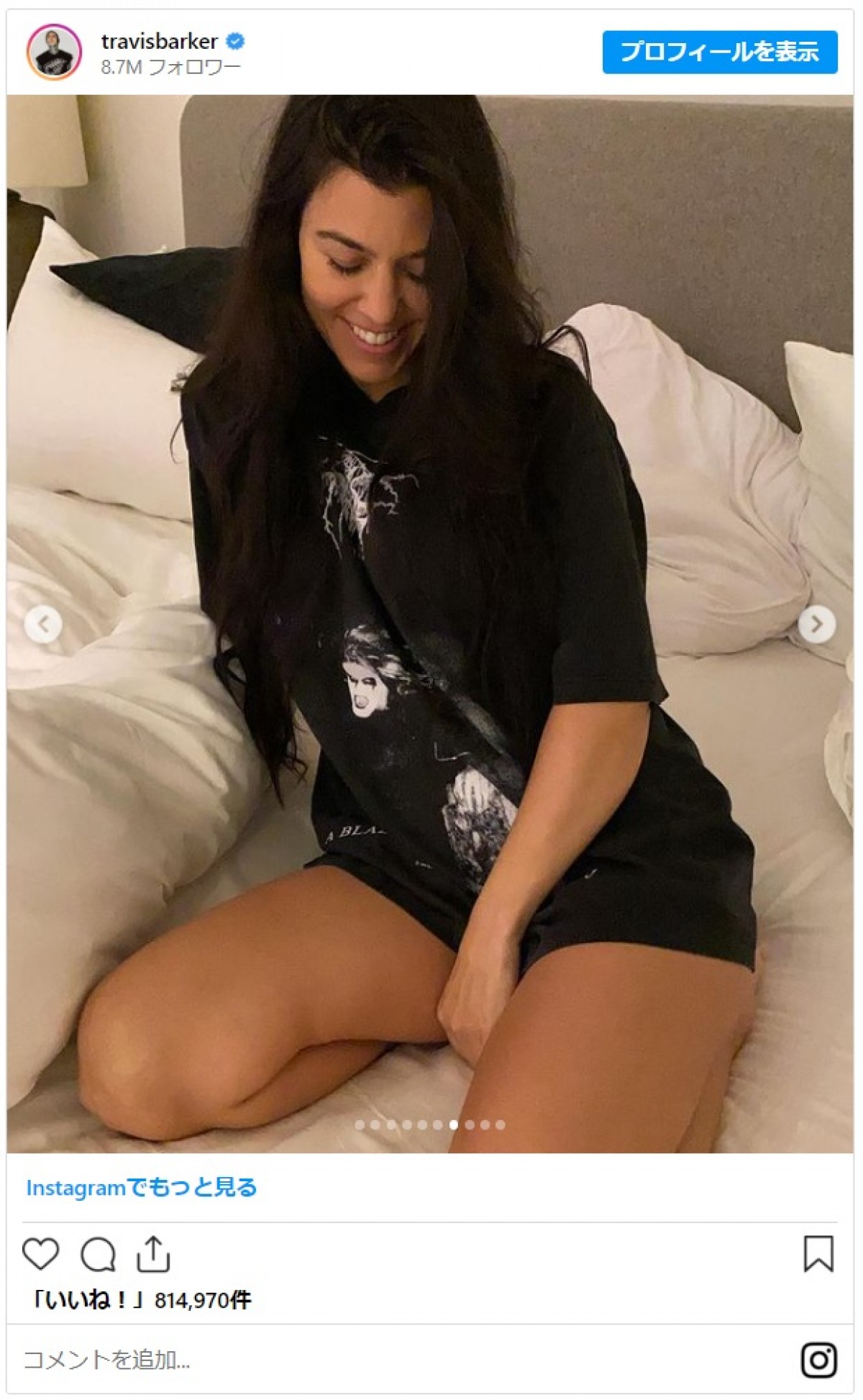 トラヴィス・バーカー、妻コートニー・カーダシアンの誕生日をトイレショットでお祝い！
