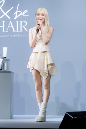 宮脇咲良、「＆be HAIR」新CM発表会に登場