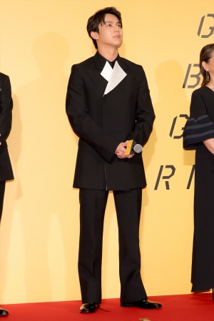 中川大志、映画『碁盤斬り』完成披露舞台挨拶に登場