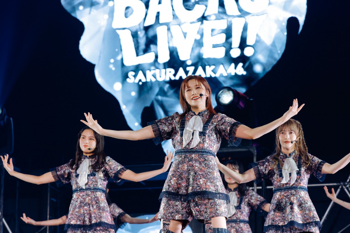 櫻坂46「BACKS LIVE!!」“表題曲なし”の挑戦的セットリスト　12人が熱いパフォーマンス