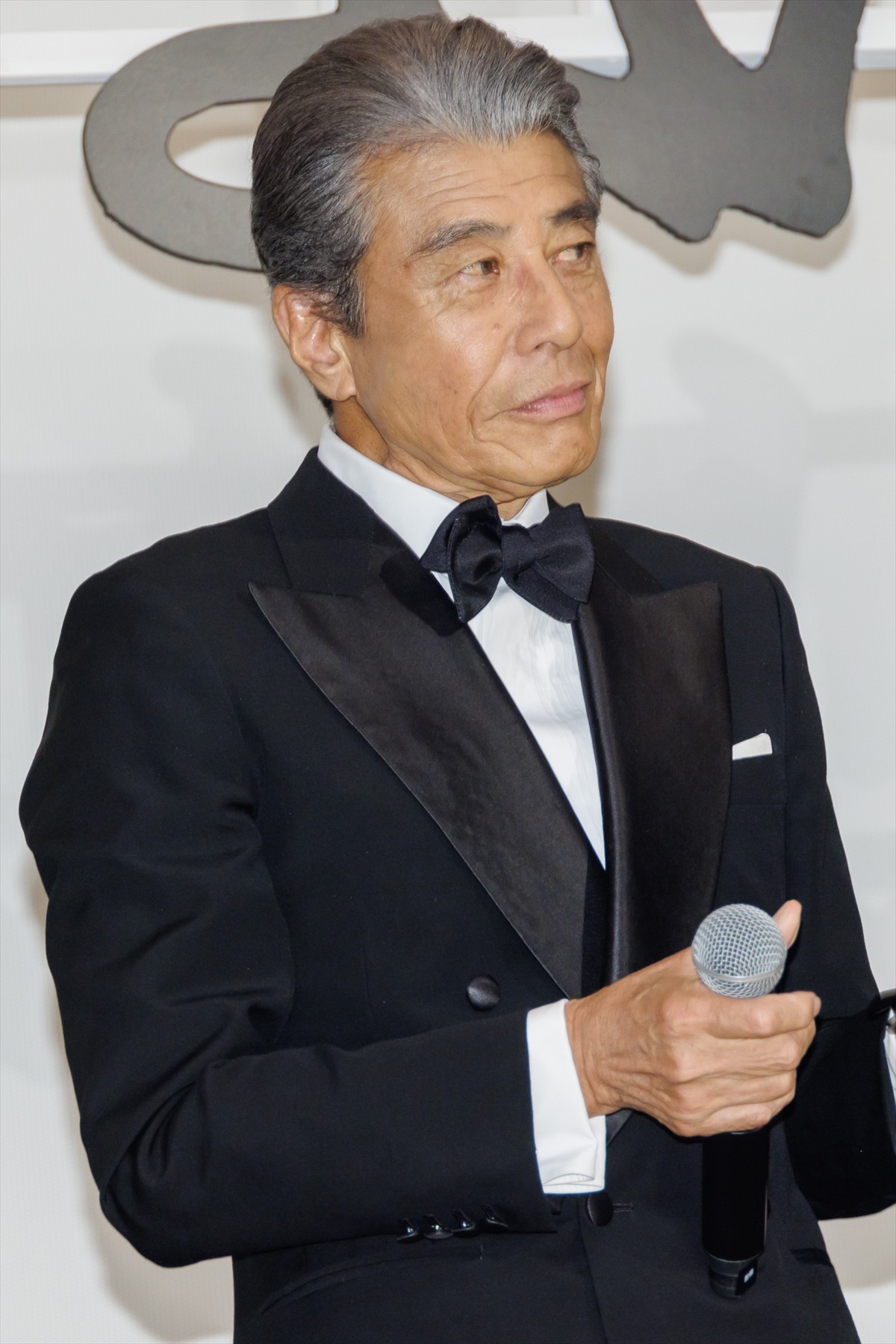 舘ひろし＆柴田恭兵、2人の関係は「もう夫婦でした」壇上でのハグに大歓声