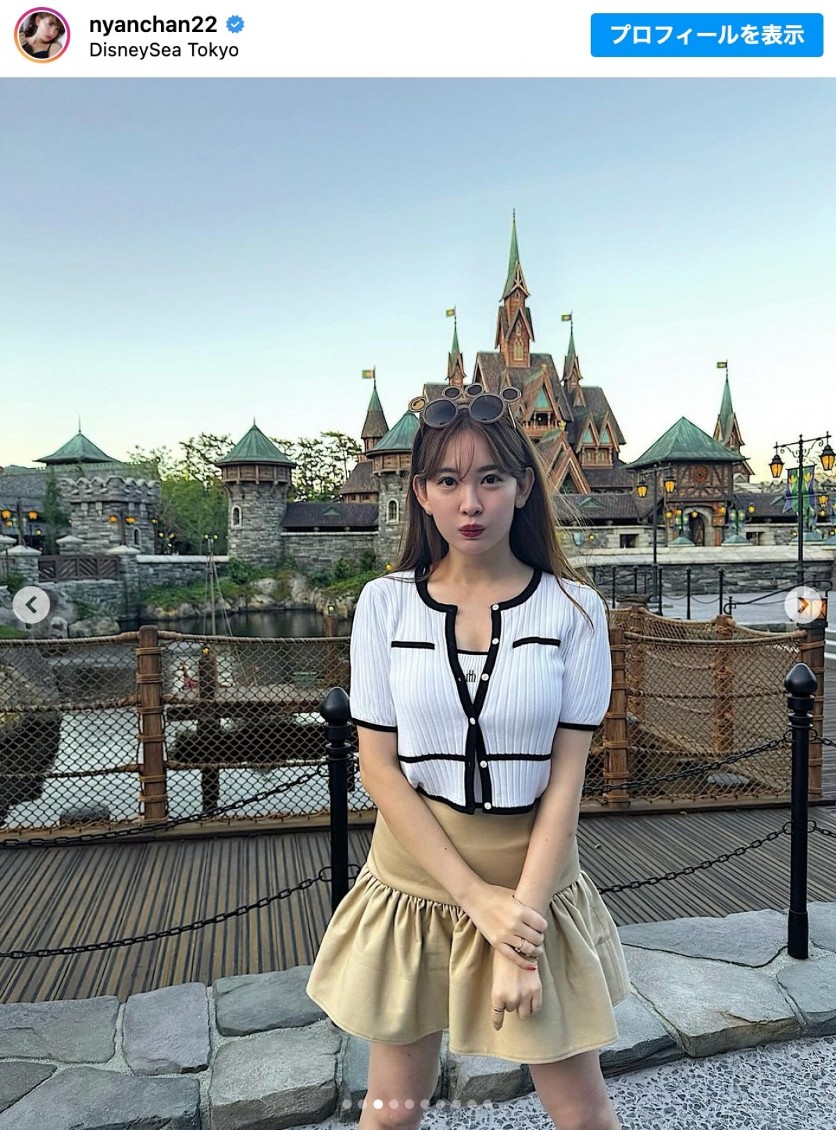 小嶋陽菜、ミニスカに胸元ざっくりドレスも　大胆インスタショットで36歳振り返る＜本日誕生日＞