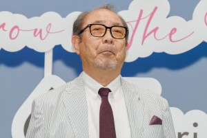 平泉成、映画『明日を綴る写真館』完成披露舞台あいさつに登場