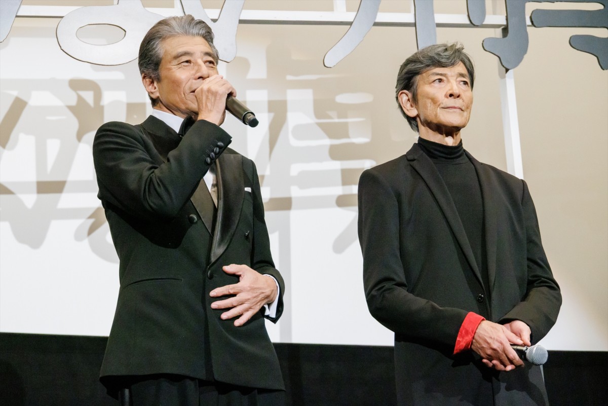 舘ひろし＆柴田恭兵、2人の関係は「もう夫婦でした」壇上でのハグに大歓声