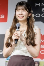 日向坂46・高本彩花、1st 写真集「僕の記憶の中で」発売記念記者会見に登場