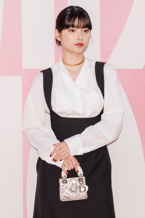 蒔田彩珠、「ミスディオール展覧会　ある女性の物語」に登場