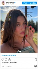 ヘイリー・ビーバー、バンダナ＆ビキニパンツ姿で大きなお腹を披露※「Hailey Bieber」インスタグラム