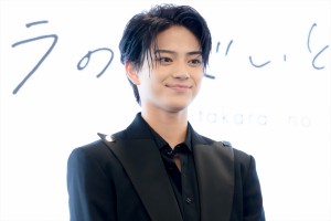 岩瀬洋志、ドラマ『タカラのびいどろ』制作発表に登場