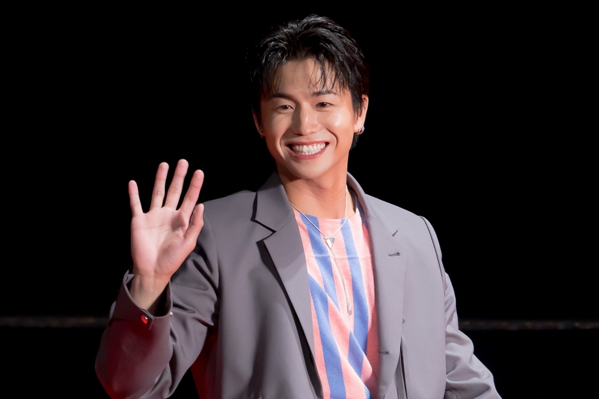 JO1＆FANTASTICS、レッドカーペットを全力疾走　川西拓実「楽しい！」と笑顔