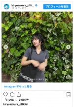 吉柳咲良、ぴったりワンピのソロショットを披露　※「吉柳咲良」インスタグラム