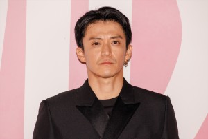 小栗旬、「ミスディオール展覧会　ある女性の物語」に登場