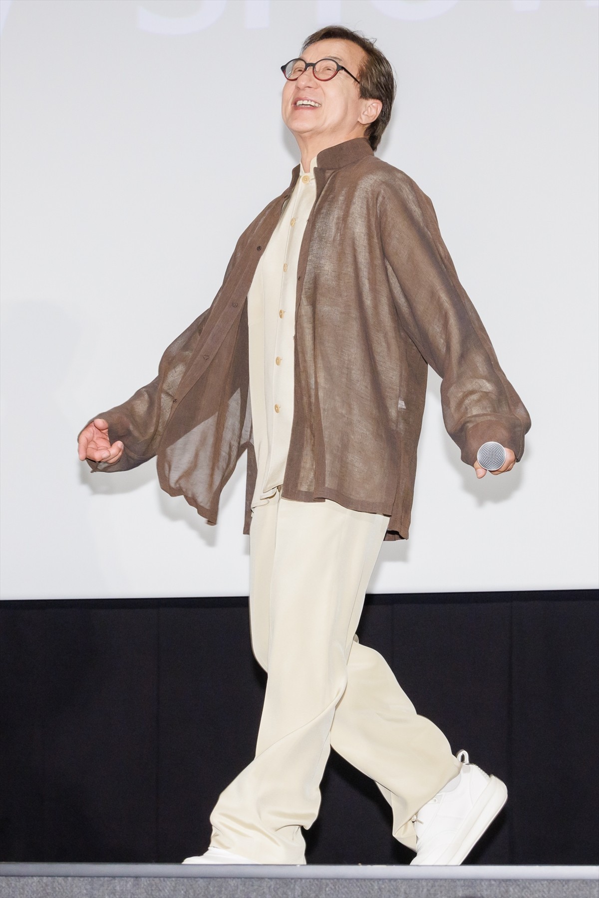 ジャッキー・チェン、13年ぶり来日で“生歌唱”　酔拳も披露しファン歓声