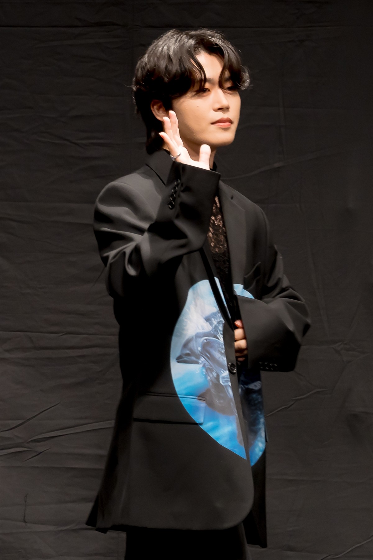JO1＆FANTASTICS、レッドカーペットを全力疾走　川西拓実「楽しい！」と笑顔