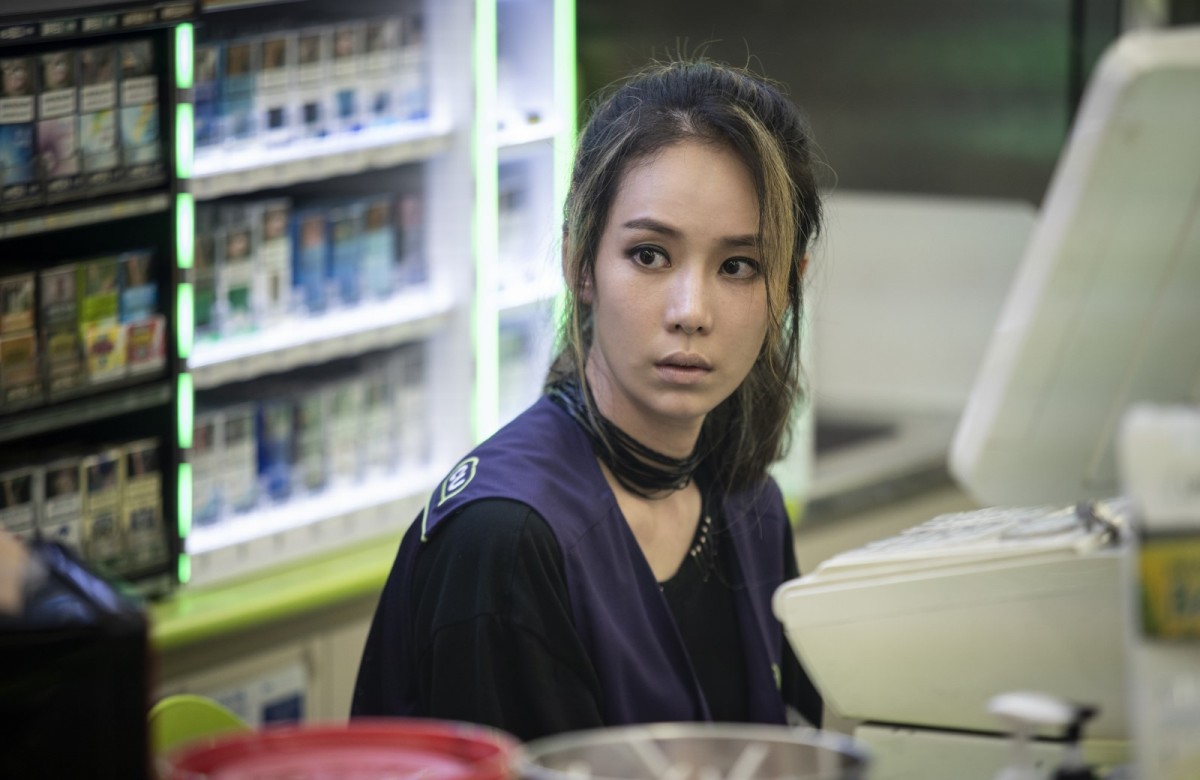 『ニューノーマル』チェ・ジウ演じる“笑うことのできない女性”の姿も　新場面写真公開