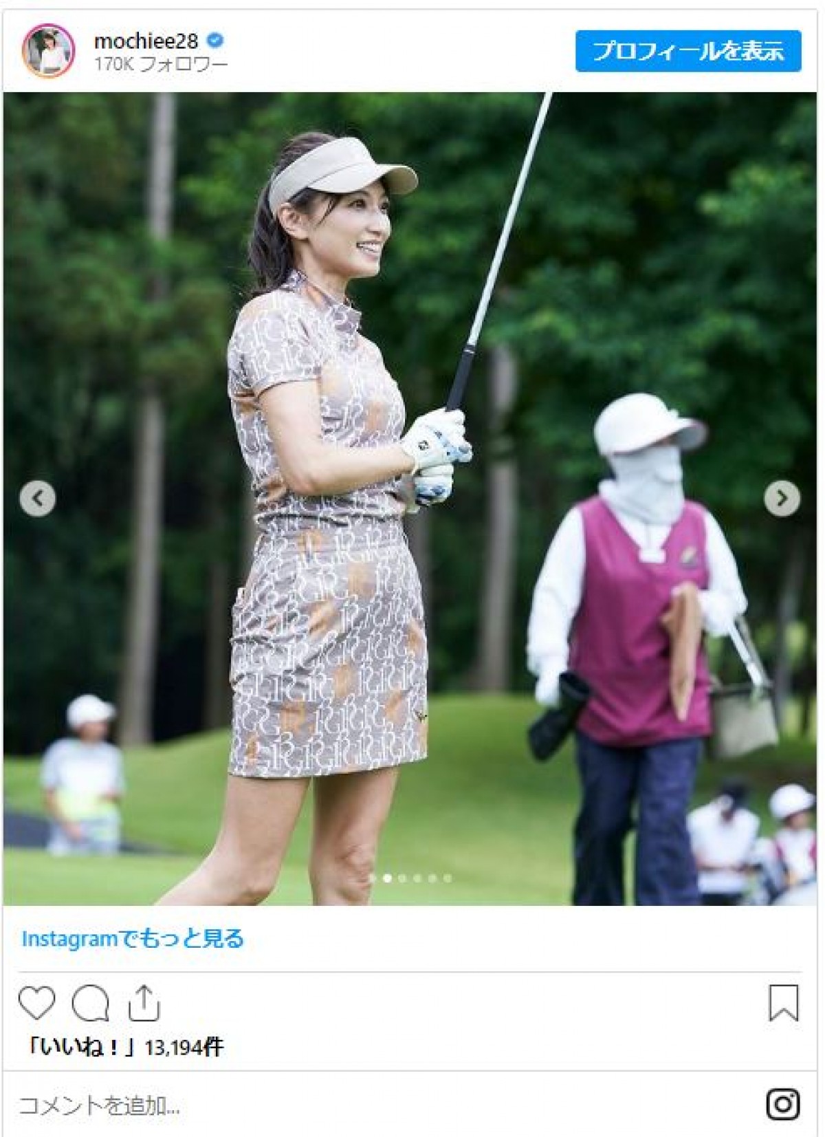 望月理恵52歳、超ミニ丈スカートのゴルフコーデに反響「このスタイル 眩しすぎる」