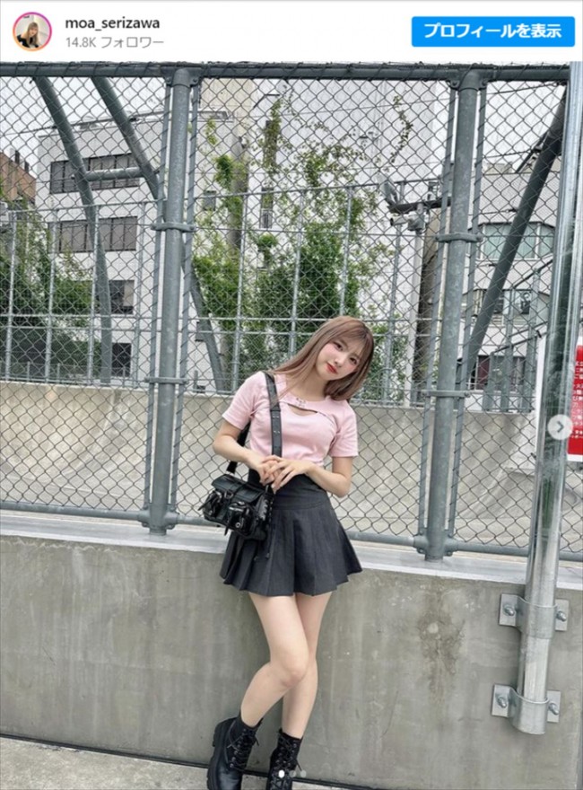 芹澤もあ、ミニスカコーデを披露 ※「芹澤もあ」インスタグラム