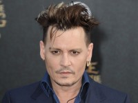 ジョニデのロシア人恋人がリングの絵文字をシェア！婚約はしていないと関係者